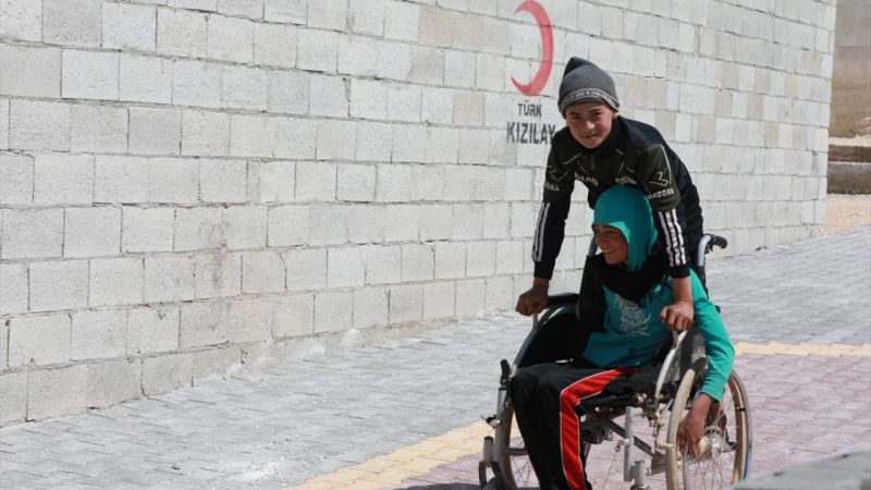 Türk Kızılay, İdlib'de İnşasını Bitirdiği Briket Evlerin 784'üne Aileleri Yerleştirdi! 3