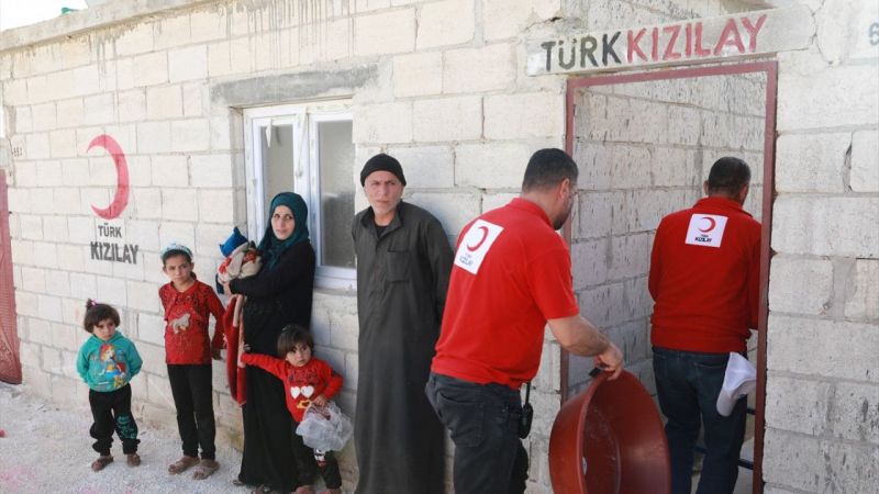 Türk Kızılay, İdlib'de İnşasını Bitirdiği Briket Evlerin 784'üne Aileleri Yerleştirdi! 4