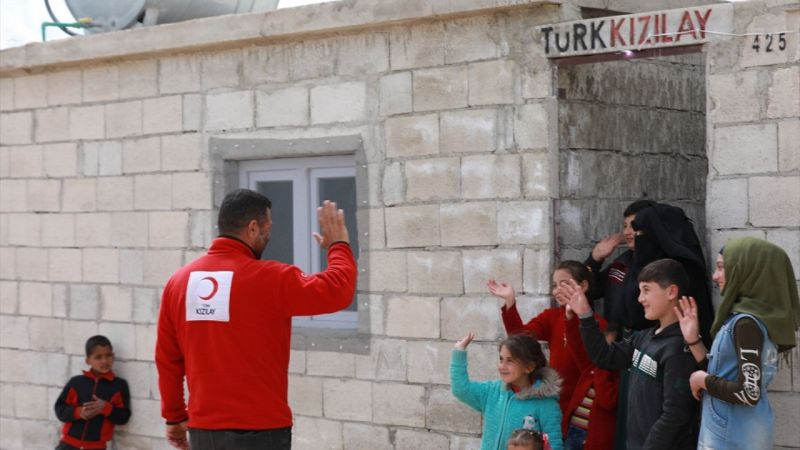 Türk Kızılay, İdlib'de İnşasını Bitirdiği Briket Evlerin 784'üne Aileleri Yerleştirdi! 5