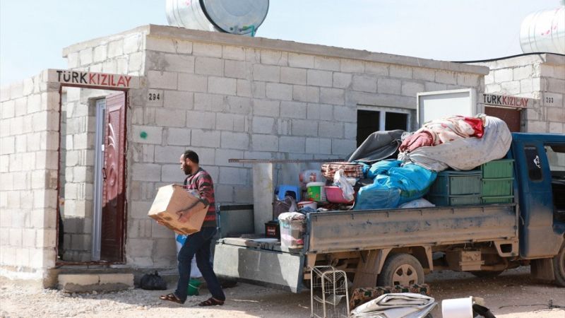 Türk Kızılay, İdlib'de İnşasını Bitirdiği Briket Evlerin 784'üne Aileleri Yerleştirdi! 9