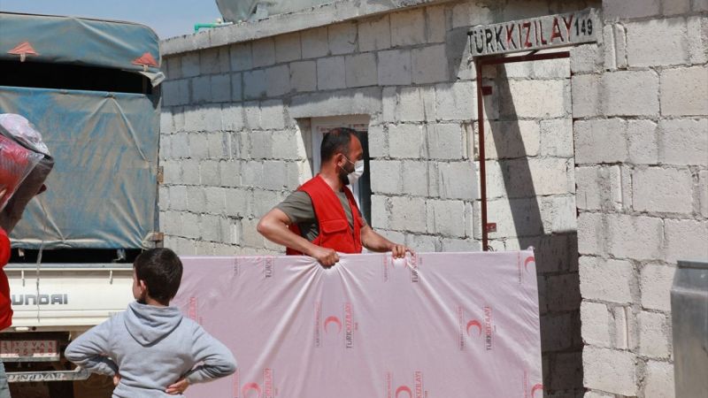Türk Kızılay, İdlib'de İnşasını Bitirdiği Briket Evlerin 784'üne Aileleri Yerleştirdi! 14