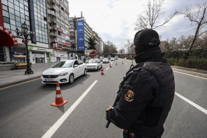 Ankara'da kısıtlama nedeniyle sokaklar boş kaldı 3