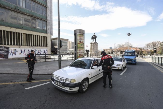 Ankara'da kısıtlama nedeniyle sokaklar boş kaldı 6