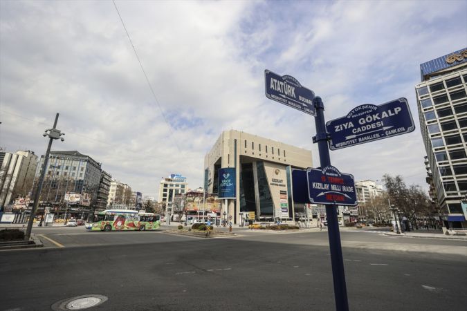 Ankara'da kısıtlama nedeniyle sokaklar boş kaldı 7