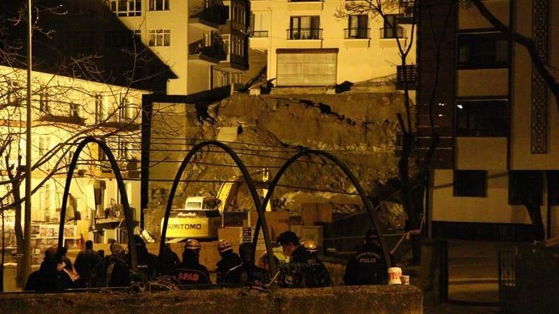 Ankara'da Çökme Sebebiyle Tahliye Edilen Binalarda İncelemeler Sürüyor! 2