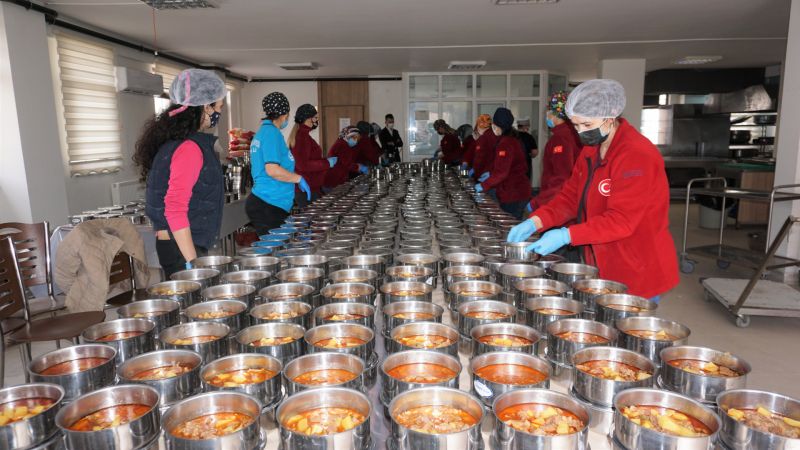 Beypazarı Belediyesi, Ramazan ayı boyunca günlük 400 haneye sıcak yemek dağıtımı yapıyor 3