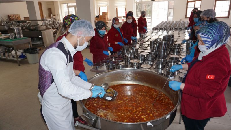 Beypazarı Belediyesi, Ramazan ayı boyunca günlük 400 haneye sıcak yemek dağıtımı yapıyor 1