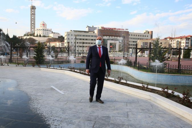 Ankara'da havalar ısındı su ve gül meydanı canlandı 1