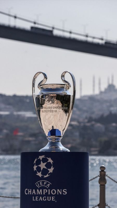 Futbol Dünyası Çalkalanırken Güzel Haber İstanbul'dan Geldi! UEFA Şampiyonlar Ligi Kupası Türkiye'de! 2
