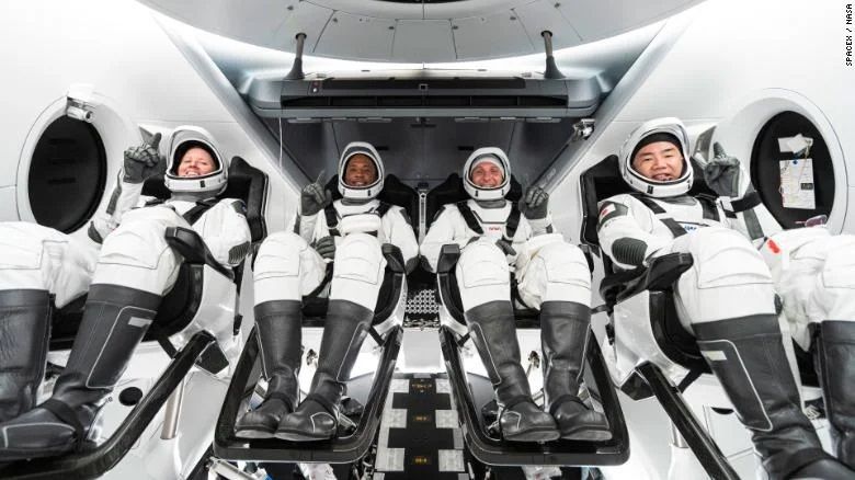 SpaceX Tüm Tabuları Yıkıyor! Uzay Aracı 2. Kez Uzaya Gidiyor,  4 Astronotla Yola Çıktı! 3