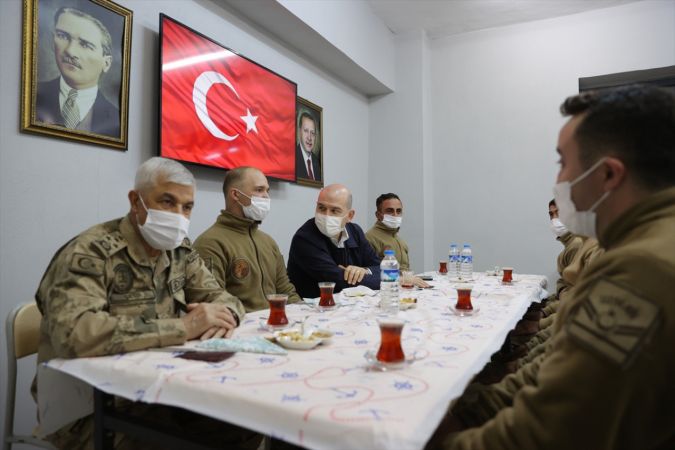 Cumhurbaşkanı Erdoğan,Yüksekova’daki askerlerimizin bayramını kutladı 9