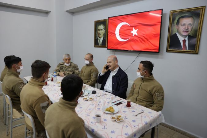 Cumhurbaşkanı Erdoğan,Yüksekova’daki askerlerimizin bayramını kutladı 10