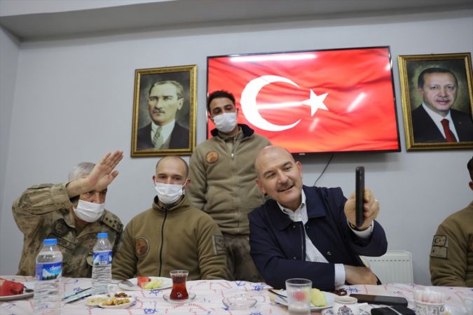Cumhurbaşkanı Erdoğan,Yüksekova’daki askerlerimizin bayramını kutladı 11