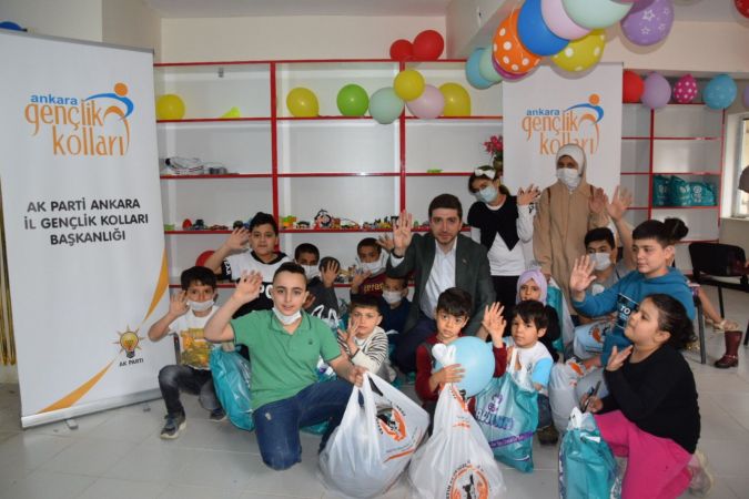 Ak Gençlik Ankara’dan 1000 yetim çocuğa giysi yardımı 1
