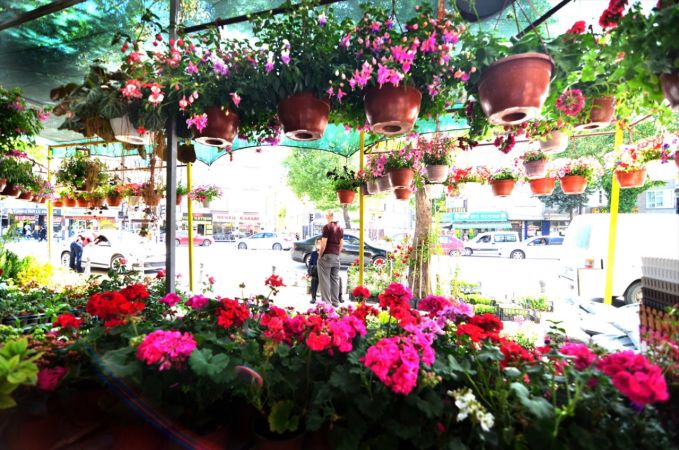 Konya'da çiçekçilerde bahar dönemi yoğunluğu yaşanıyor 5