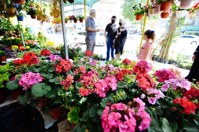 Konya'da çiçekçilerde bahar dönemi yoğunluğu yaşanıyor 6
