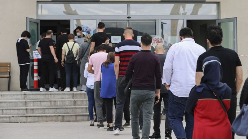 Ankara Şehir Hastanesinde Yoğunluk Tavan Yaptı! Memur ve İşçiler Aşı İçin Akın Ediyor! 9