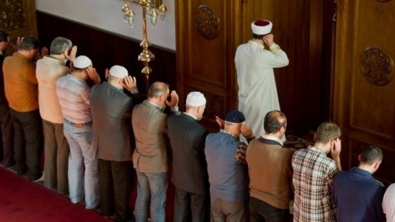 Cemaat İle Namaz Nasıl Kılınır? Evde Cemaatle Namazı Kılınır Mı? Iki Kişi Cemaatle Namaz Kılabilir Mi? 1
