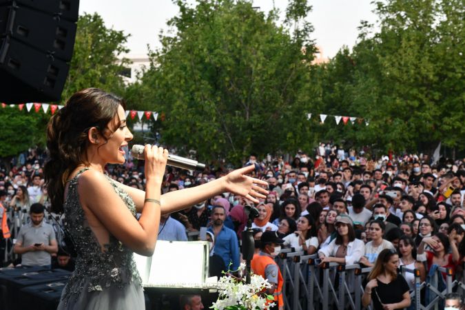 Ankara Büyükşehir’den müzik resitali! Melek Mosso konserine yoğun ilgi... 1