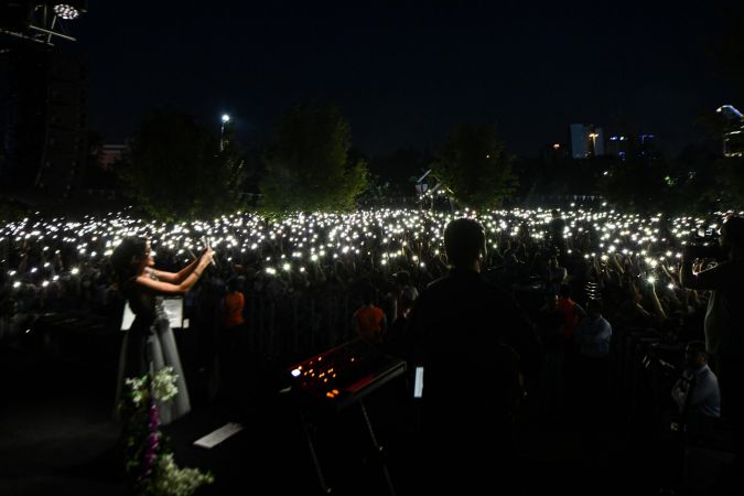 Ankara Büyükşehir’den müzik resitali! Melek Mosso konserine yoğun ilgi... 20