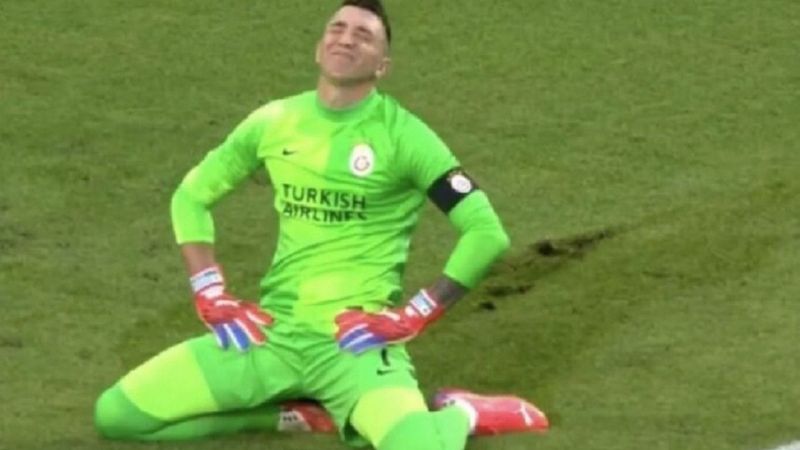 Galatasaray'da Hatalı Goller Yiyen Kaleci Fernando Muslera’dan PSV Açıklaması 1