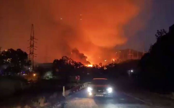 Milas’ta alevler Termik Santrali’ne girdi! Mücadele sürüyor: Santraldeki yangın söndürüldü 1