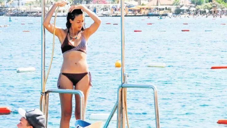 Survivor Yarışmacısı Tuğba Melis Türk Mini Elbisesiyle Öyle Bir Poz Verdi ki; Fiziğini Görenler Ne Diyeceğini Şaşırdı! İşte O Görüntüler… 1