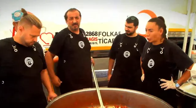 Masterchef Yarışmacıları ve Şefleri Birlik Olup Öyle Bir şey Yaptı ki; Görenler ‘’Helal Olsun’’ Dedi! İşte Masterchef’in Ayakta Alkışlanan O Hareketi! 3