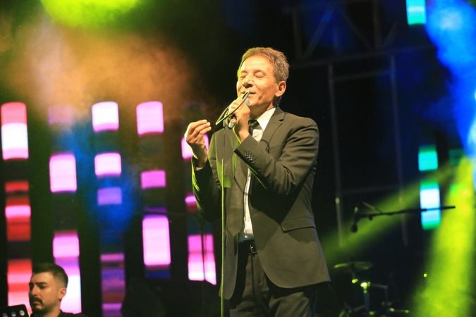 Ankara'da Mustafa Yıldızdoğan konserinde sürpriz evlilik teklifi 3