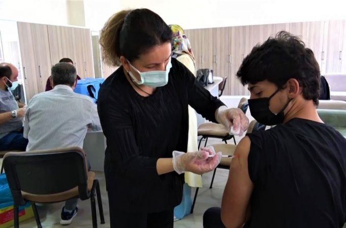 Çocuklara Koronavirüs Aşı Randevusu Nasıl Alınır? 12 Yaş Üstü Aşı Randevusu Nasıl Alınır? Ankara’da Anne Baba Çocuklara MHRS Aşı Randevusu Nasıl Alır? 1