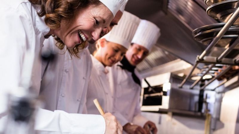 Aşçılar Kaç Para Kazanıyor? Gastronom Ne Kadar Maaş Alır? Aşçı Olmak İçin Hangi Okullara Gitmek Gerekir? 4