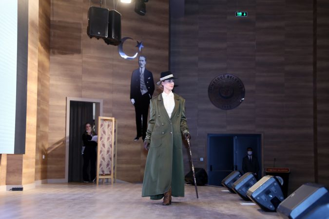 Ankara Türk Tarih Müzesi'nde Atatürk giysileri defilesi 2