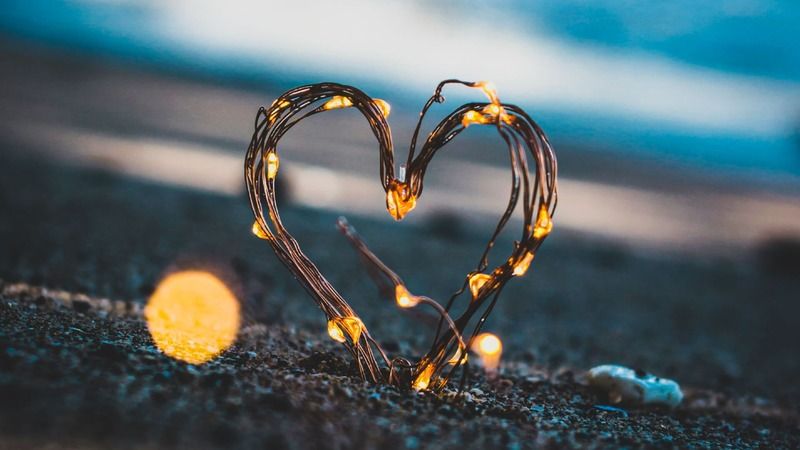 Platonik Aşkı En Çok Yaşayan Burçlar Hangisidir? İşte Aşk Hayatında En Sevgi Dolu Burçlar… 1