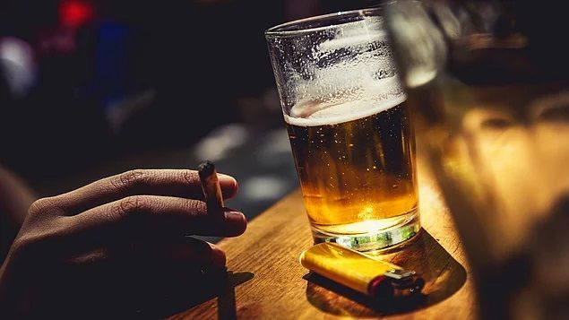 Hangi Burçlar Sigara ve Alkol’e Daha Eğilimlidir? Hangi Burç Gece Hayatına Ne Kadar Düşkün? 4