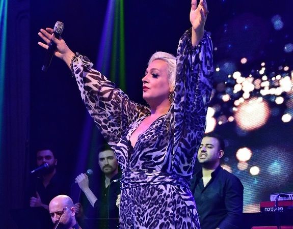 Ünlü şarkıcı Ayta Sözeri Sezen Aksu Şarkılarıyla Duygu Seli Yaşattı 3