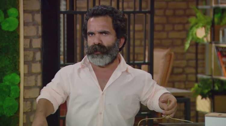 Çaycı Hüseyin Bambaşka Birisine Döndü! Görenler Tanıyamıyor, Tekrar Tekrar Bakıyor! Alparslan Özmol’un Yeni İmajı Ağızları Açık Bıraktı! 1