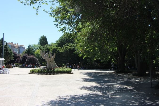 Ankara'da Abdi İpekçi Parkı Nerede, Nasıl Gidilir? Abdi İpekçi Parkı El Heykeli Anlamı Nedir? Hikayesini Duyunca Çok Şaşıracaksınız 1