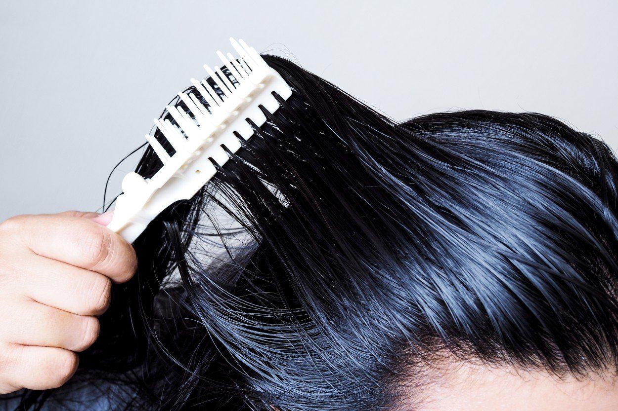 Yağlı Saçlar İçin Hangi Şampuan? Yağlı Saç Sorunu Nasıl Çözülür? 2