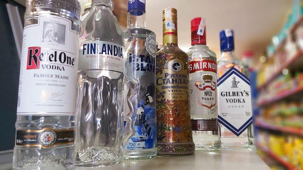 Güncel Votka Fiyatları 2022! İstanblue, Binboa, Bazooka, Gilbey’s, Smirnof, Ketel, Don Julio Votka Fiyat Listesi 1