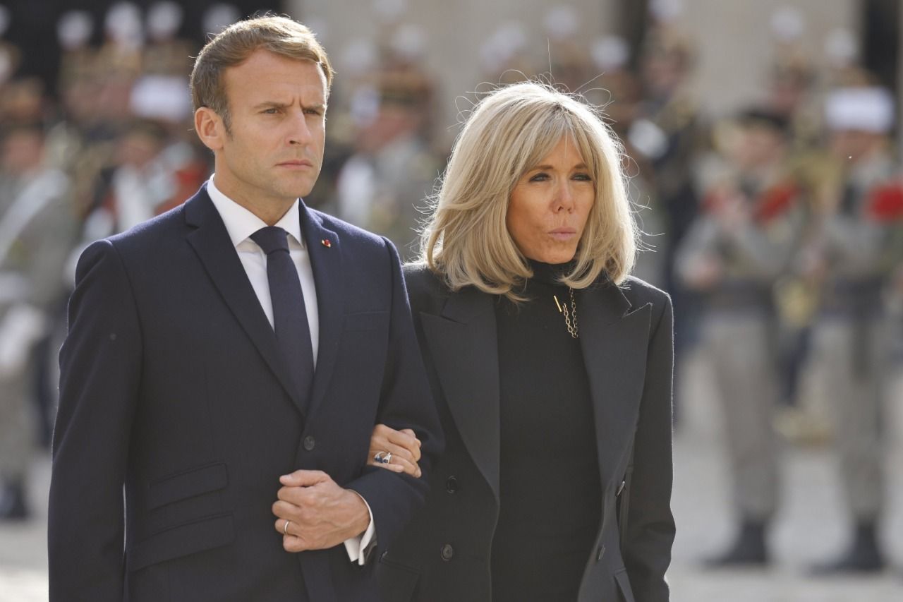 Emmanuel Macron Bakın Kaç Yaşında! Duyanlar Şaştı Kaldı! Fransa Cumhurbaşkanı Macron'un Eşi Brigitte Macron İle Arasındaki Gerçek Dikkat Çekti! Meğer… 2