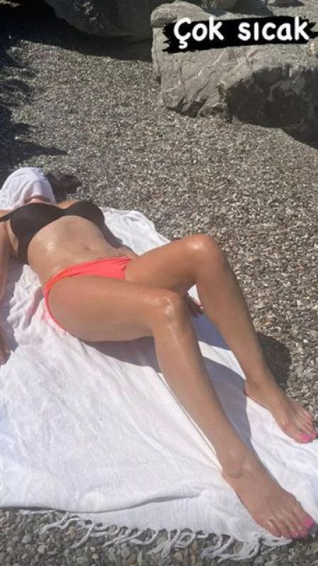 46'lık Nurgül Yeşilçay Bikinisiyle Ortalığın Sıcaklığını Yükseltti! Sere Serpe Uzanıp Öyle Bir Poz Verdi Ki, Görenler Donup Kaldı! Neler Oluyor? 4