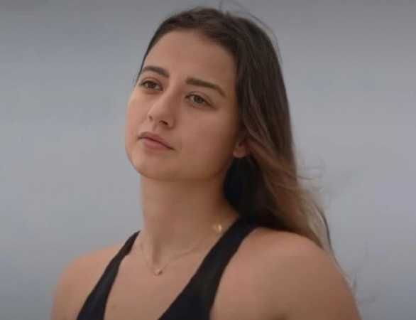 Survivor Aleyna Kalaycıoğlu’nun Turuncu Bikinisiyle Göğüslerini Elleyerek… “Acun’un Ünlü Ettikleri Hep Böyle!” İncecik Bel, Bir Tek Kusuru Olmayan Fizik… 2