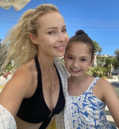 İbrahim Tatlıses’in Eski Eşi Kıpkırmızı Mayosuyla Baş Döndürdü! Kimse Çocuk Annesi Demez; Fiziği, Kusursuzluğu Can Alıyor! “Fıstık Gibisin Be!” 1