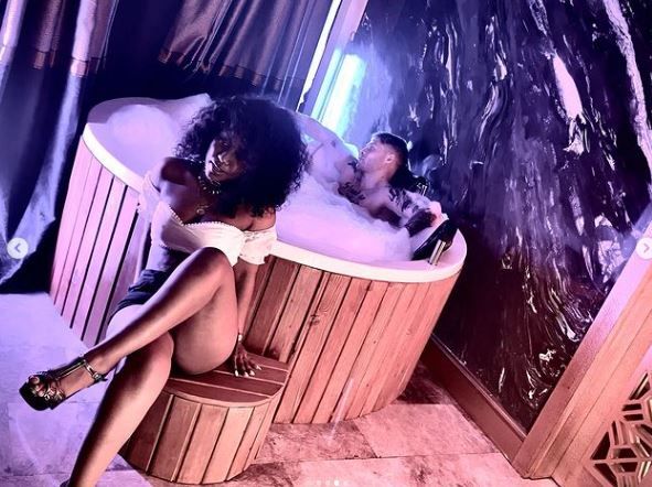 Survivor’un Sek Erkeği Yunus Emre Özden’in Değişimi Şok Etti! Küvetin İçinde Karı Kızla… “Hiç Utanma Kalmamış!” Görenler Dehşete Düşüyor… 3