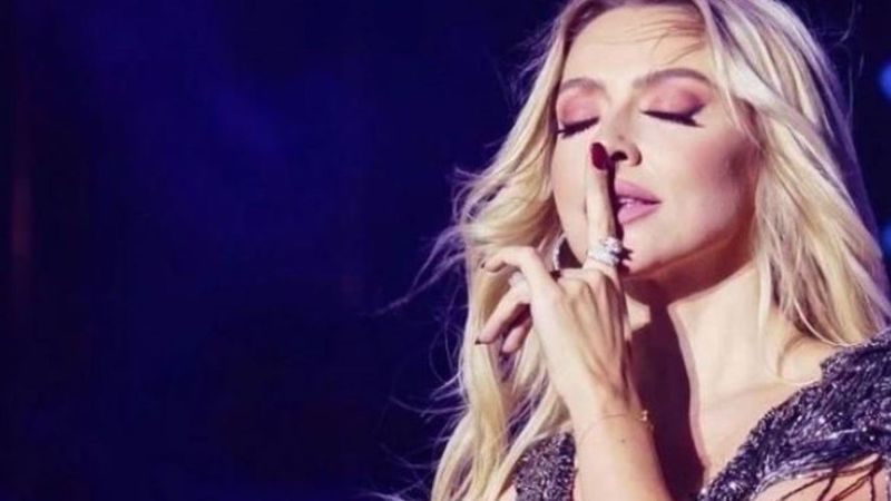 Hadise’ye Anne Desteği! Mehmet Dinçerler İle Şartları Eşitlediler... Gülnihal Hanım Kızını Yalnız Bırakmadı! Anne Buluşması Mı Geliyor? Sosyal Medya Bu Gelişi Konuşuyor! 1