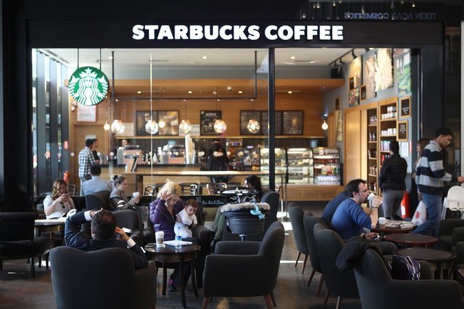 Starbucks’tan Ankara’ya Ayrı Bir Hava Katacak Olay! Bundan Sonra Kahvenizi Oradan Alacaksınız! CarHop Arabaya Servis Hizmeti ile  Ankara Şokta! 1