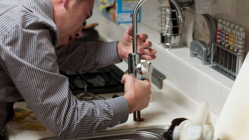 Tıkanmış Lavaboyu Açmanın En Kolay Pratik Yolları Nedir? Mutfak lavabo gider borusu nasıl temizlenir? 3