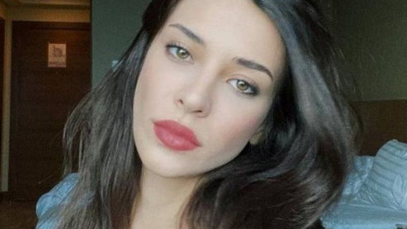 Devrim Özkan’ı Gören Kendall Jenner Sanıyor! Öyle Bir Dekolte Yok; “Bitirdin Bizi Be!” Yorumlar Gırla… 1