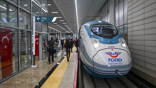 Ankaralılar bu ay yerinizde durmayın! Cumhurbaşkanı Erdoğan duyurdu: Ankara-Kırıkkale-Yozgat-Sivas Hızlı Tren Hattı ücretsiz! İşte son gün 3