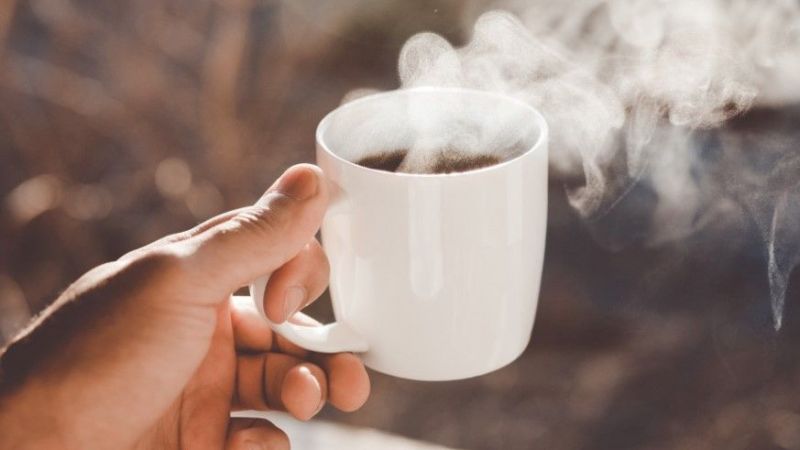 Uyanınca doğrudan kahve makinesine koşanlar dikkat! Sabah aç karnına kahve içilir mi, zararlı mı? Kahve ne zaman içilir? 4